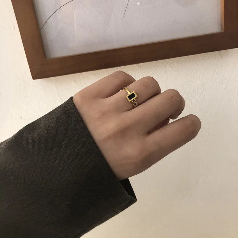 Asymmetric Chain Ring