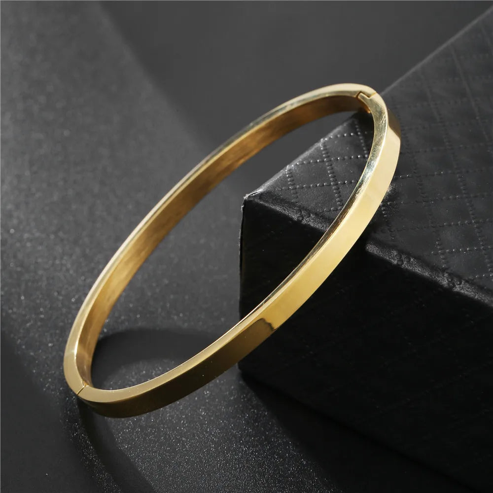 Minimalist Elegance Bangle