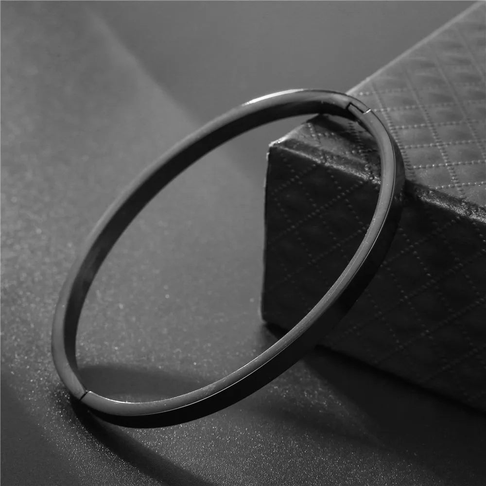 Minimalist Elegance Bangle